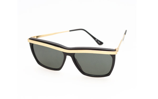 Schwarze Sonnenbrille mit Golddetails