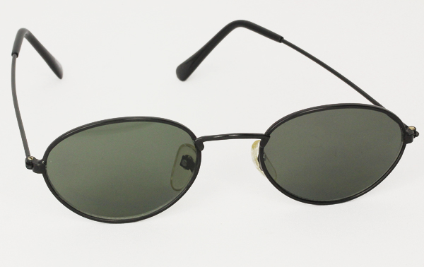 Ovale schwarze Sonnenbrille