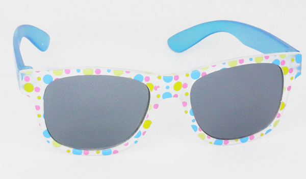 Kindersonnenbrille mit blauen Bügeln