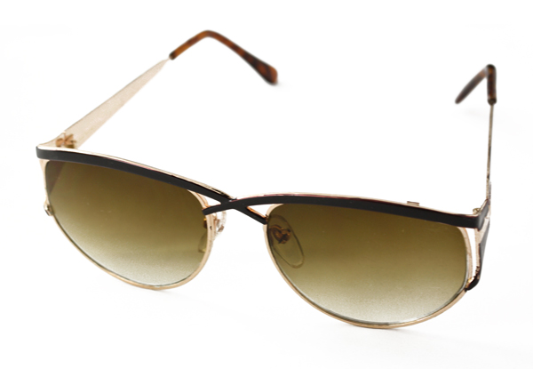 Sonnenbrille in gold-schwarzem Metalldesign